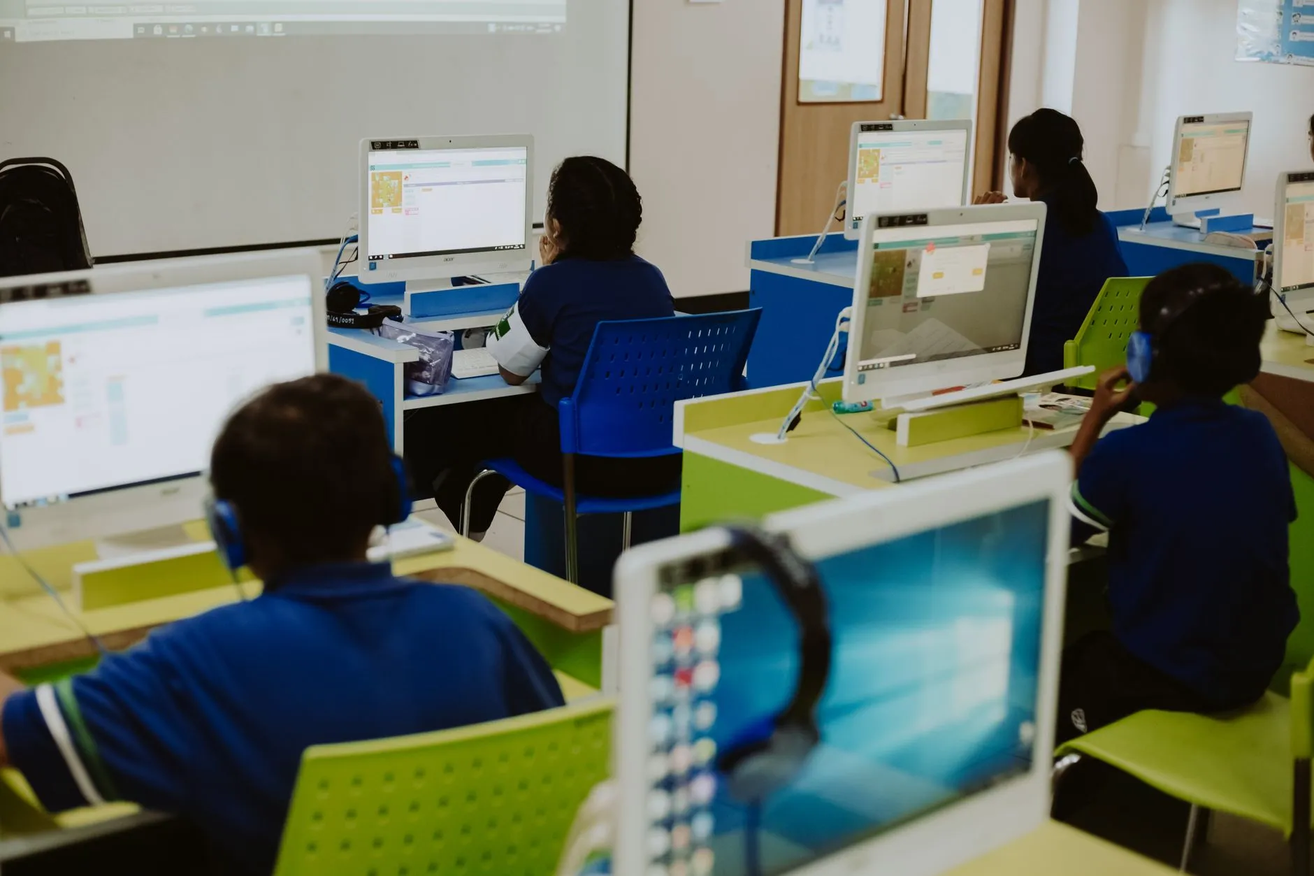 办公空间人体工学设计：会议椅与文件柜的选型指南