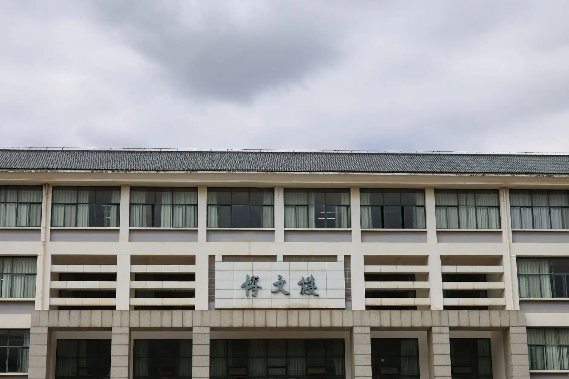 长沙办公家具定制化趋势分析：从标准化到场景化设计转型