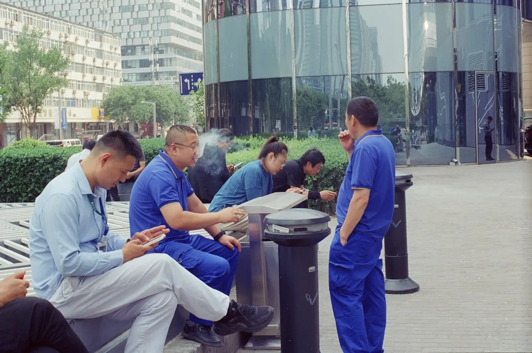 会议桌椅选购对比：长沙制造与外地品牌在品质与服务上的差异