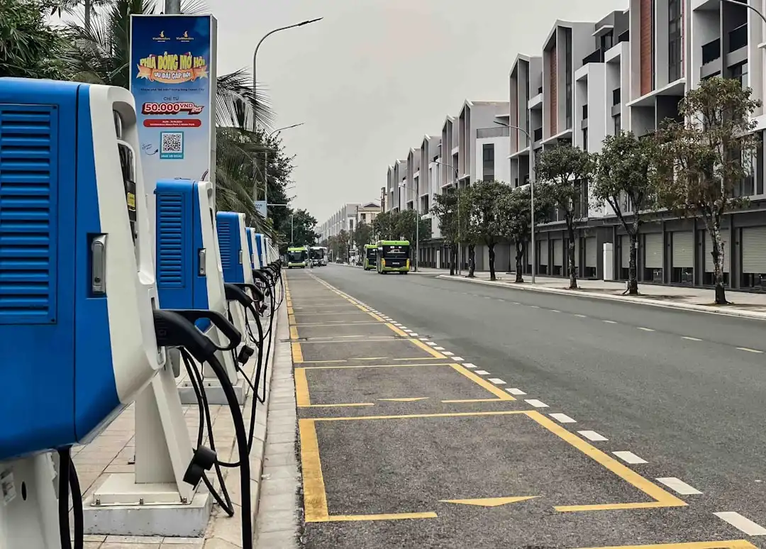 现代会议桌设计趋势及其对办公效率的影响分析