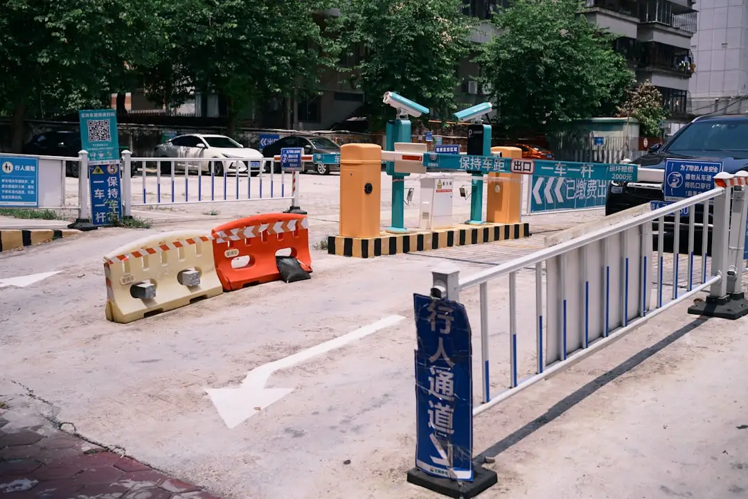 办公家具定制与成品选购对比分析:哪种方案更适合湖南事业单位