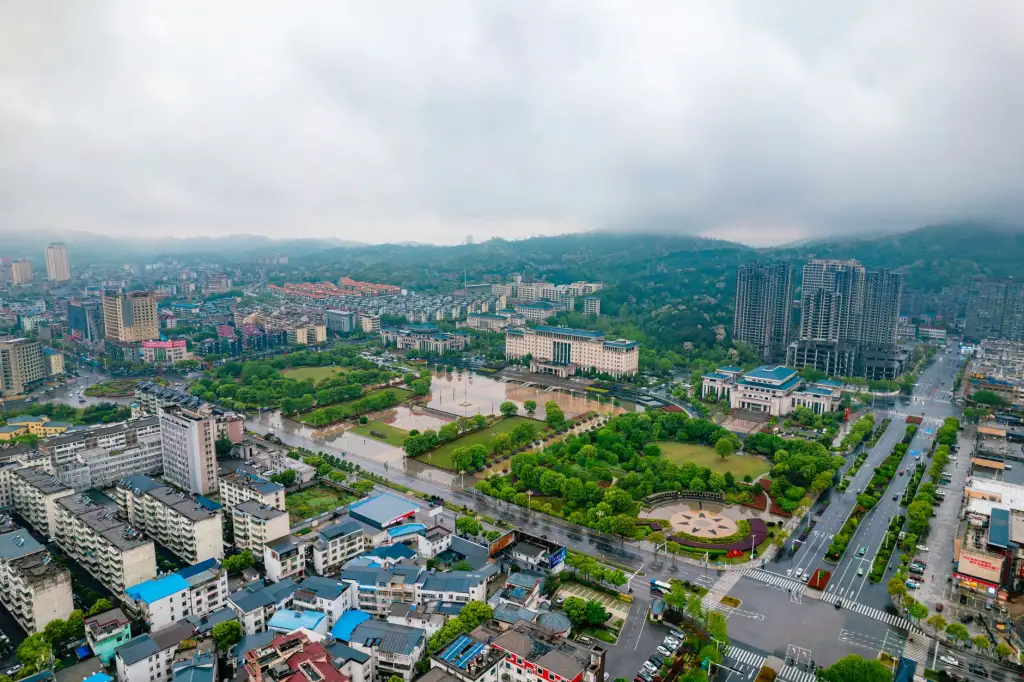 湖南办公家具行业2025年采购趋势与绿色环保政策解读