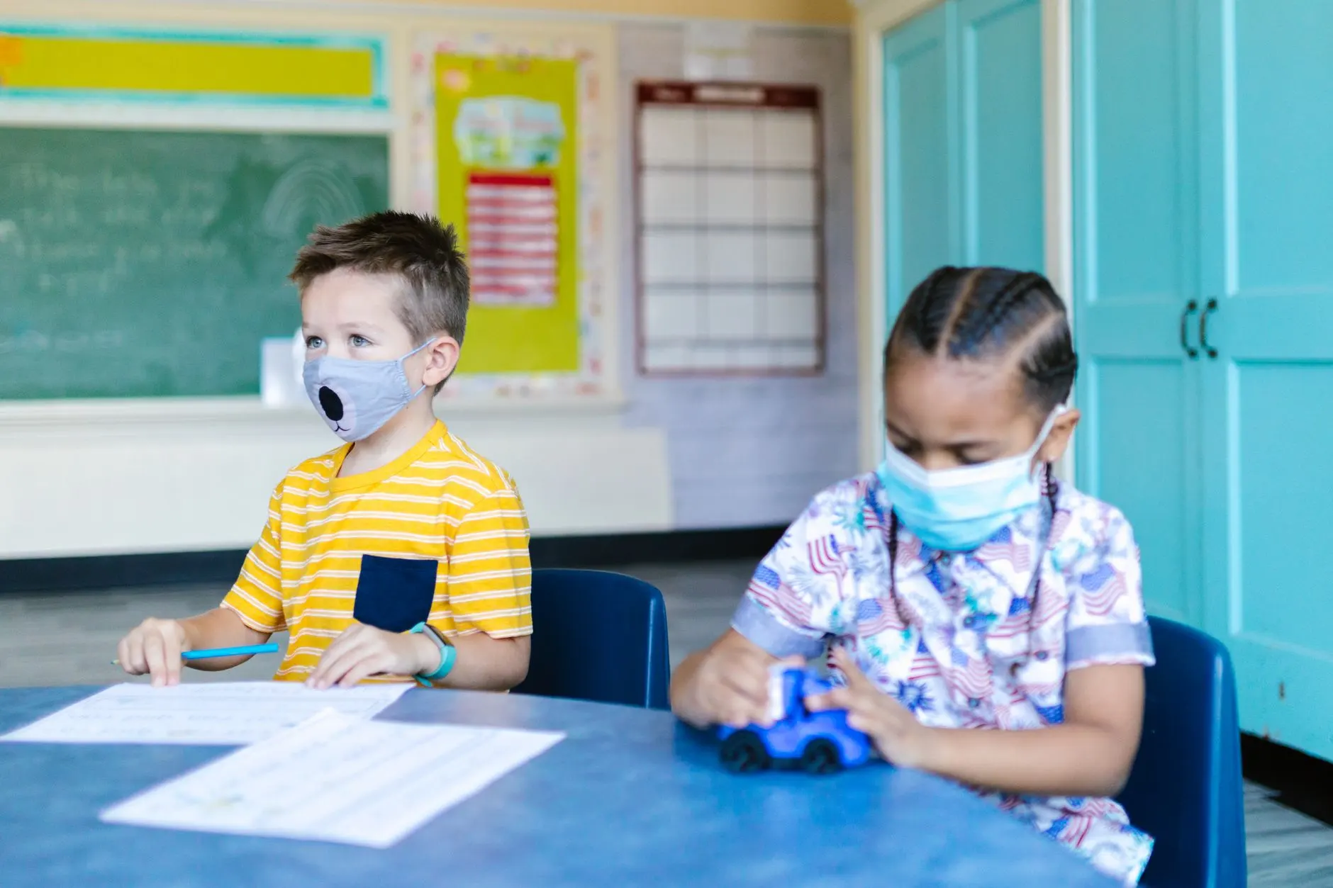 长沙德奥家具办公桌椅与文件柜产品参数对比分析