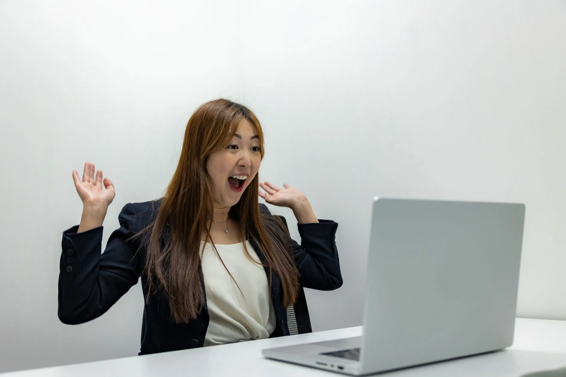 长沙企业采购办公家具时如何评估会议桌椅与文件柜的配套方案正文配图 2
