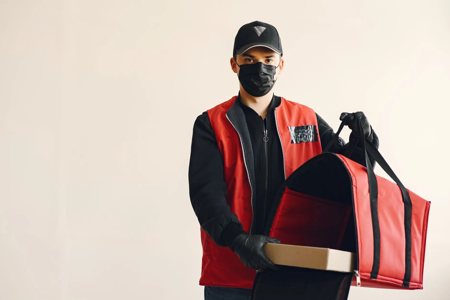 长沙办公家具定制指南：如何为湖南企业挑选合适的会议桌椅与文件柜